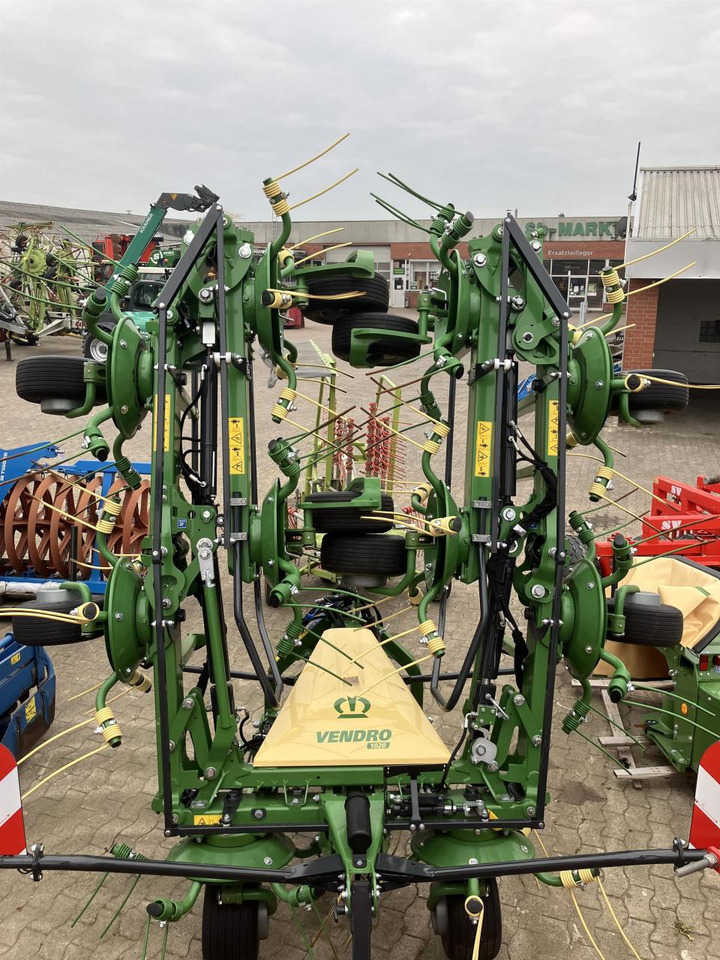 Krone Vendro 1020 - Tedder/ Rake: picture 2 Krone Vendro 1020 - Tedder/ Rake: picture 2