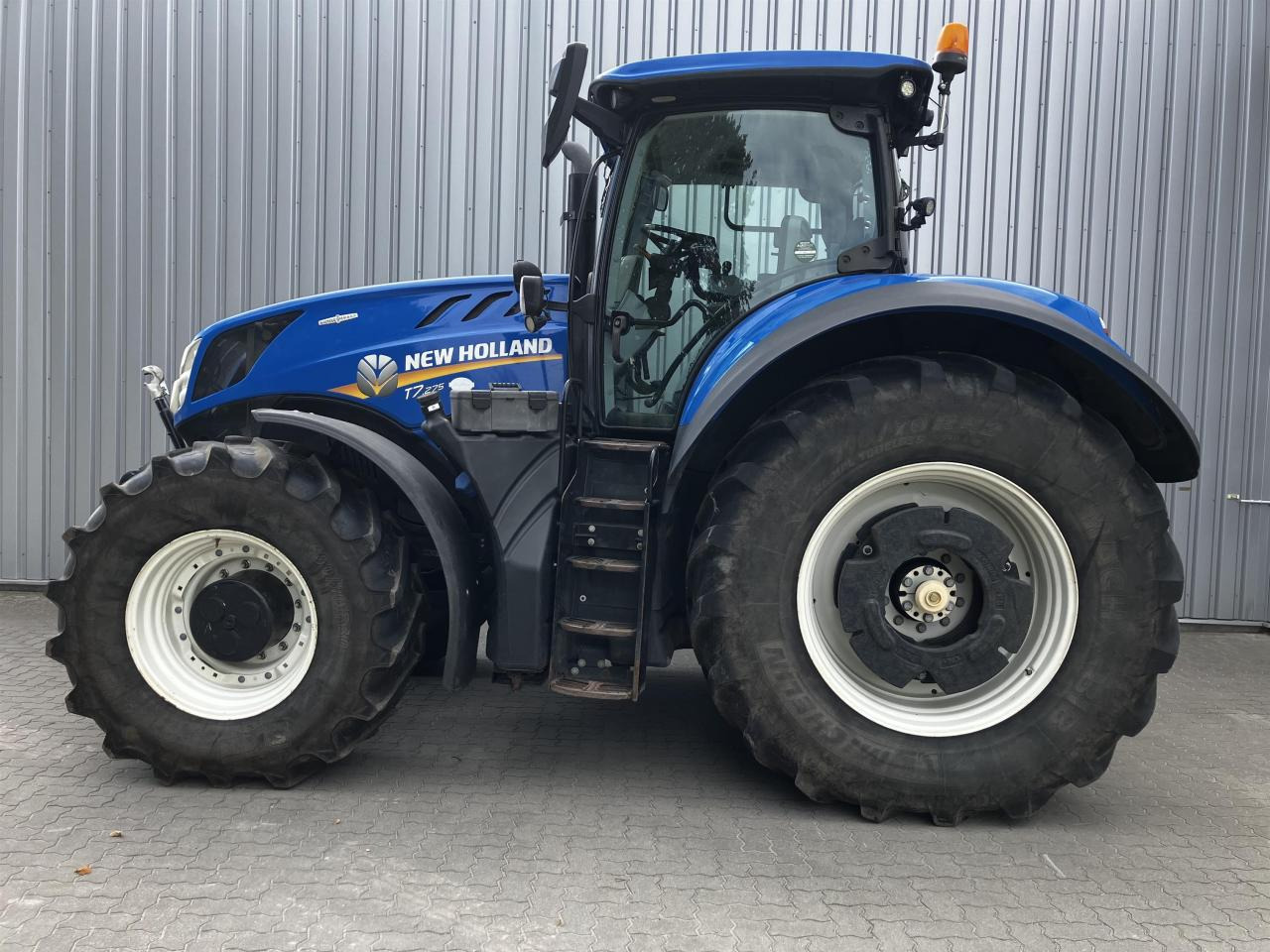 New Holland T7.275 - Farm tractor: picture 1 New Holland T7.275 - Farm tractor: picture 1