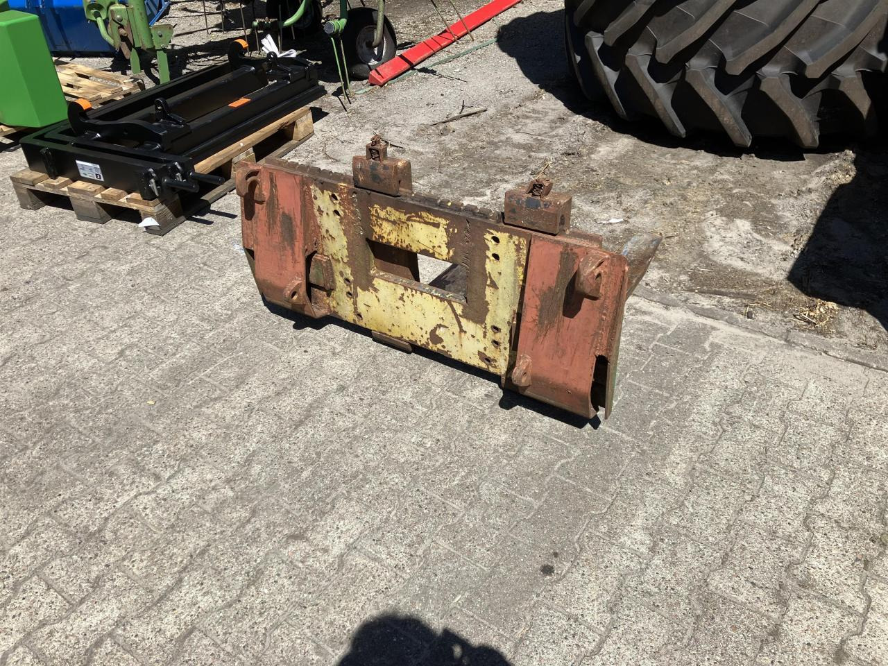 / UNBEKANNT Palettengabel auf EURO - Front loader for tractor: picture 2 / UNBEKANNT Palettengabel auf EURO - Front loader for tractor: picture 2