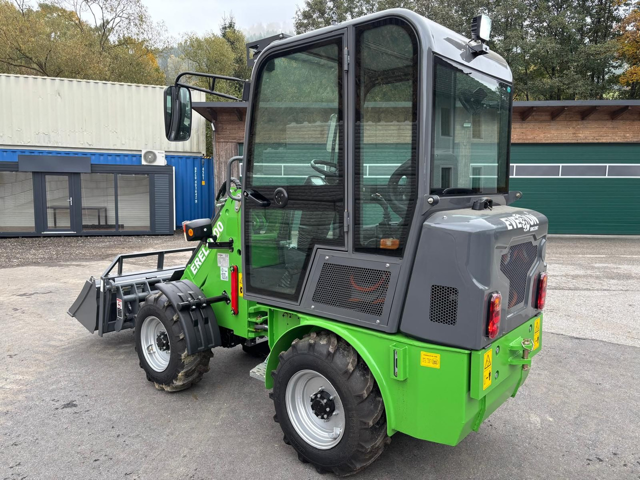 - Compact loader: picture 4 - Compact loader: picture 4