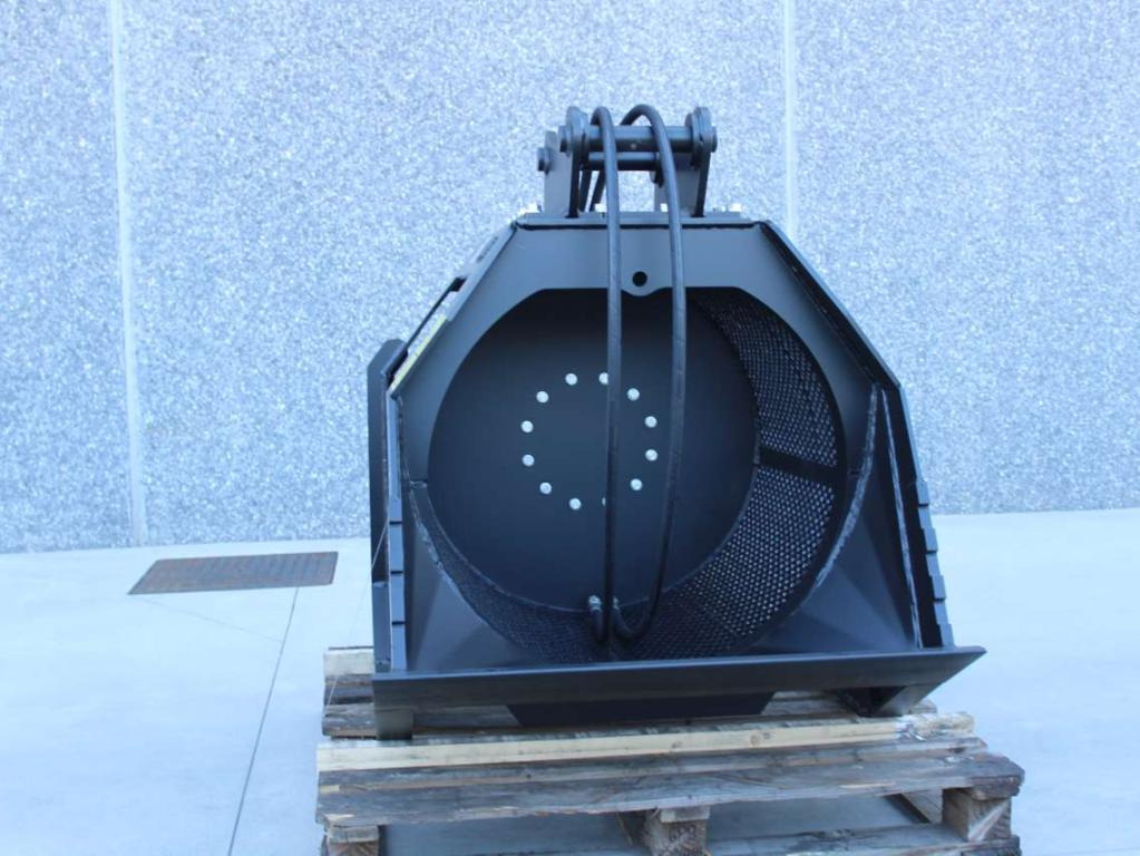 CM Crusher CBR 10 - Bucket for Skid steer loader: picture 3 CM Crusher CBR 10 - Bucket for Skid steer loader: picture 3