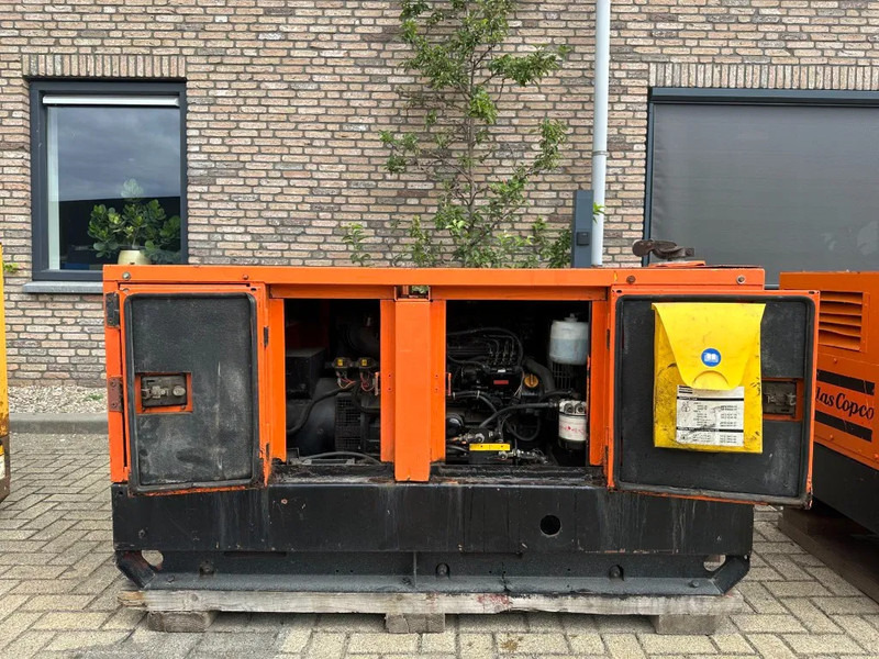 Atlas-Copco QAS 18 Yanmar Mecc Alte Spa 18 kVA Silent generatorset - Generator set: picture 3 Atlas-Copco QAS 18 Yanmar Mecc Alte Spa 18 kVA Silent generatorset - Generator set: picture 3