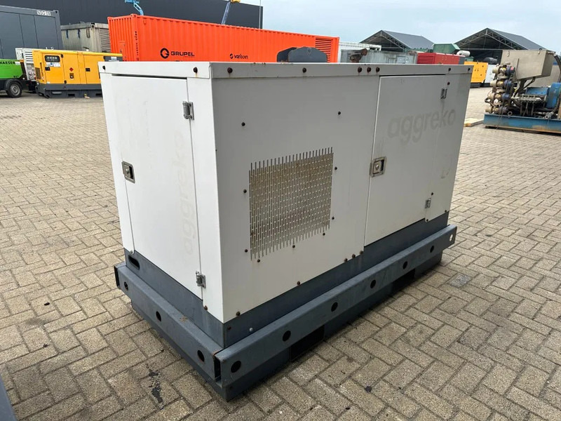 Generator set Iveco FPT F32 AM1A Leroy Somer 32 kVA Silent generatorset 28 hours !: picture 13