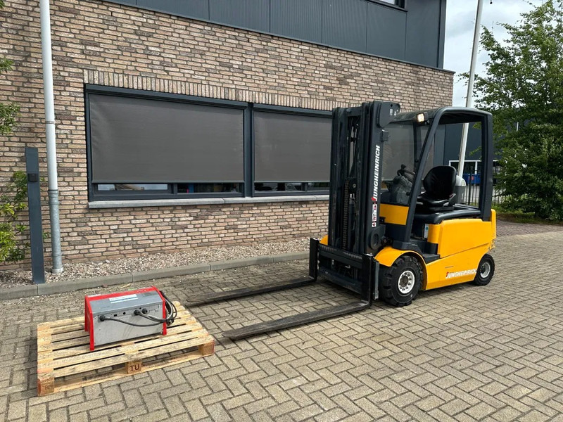 Jungheinrich EFG 425 K 2.5 ton Triplex Freelift Sideshift Elektra Heftruck - Electric forklift: picture 4 Jungheinrich EFG 425 K 2.5 ton Triplex Freelift Sideshift Elektra Heftruck - Electric forklift: picture 4