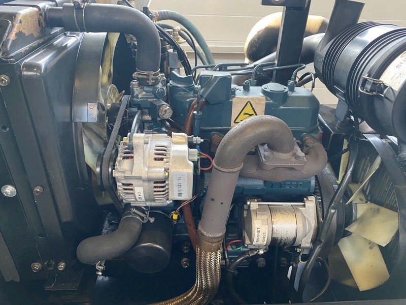 Kubota Sullair 15.5 kW 7 bar 2000 L / min Diesel Schroefcompressor - Air compressor: picture 3 Kubota Sullair 15.5 kW 7 bar 2000 L / min Diesel Schroefcompressor - Air compressor: picture 3