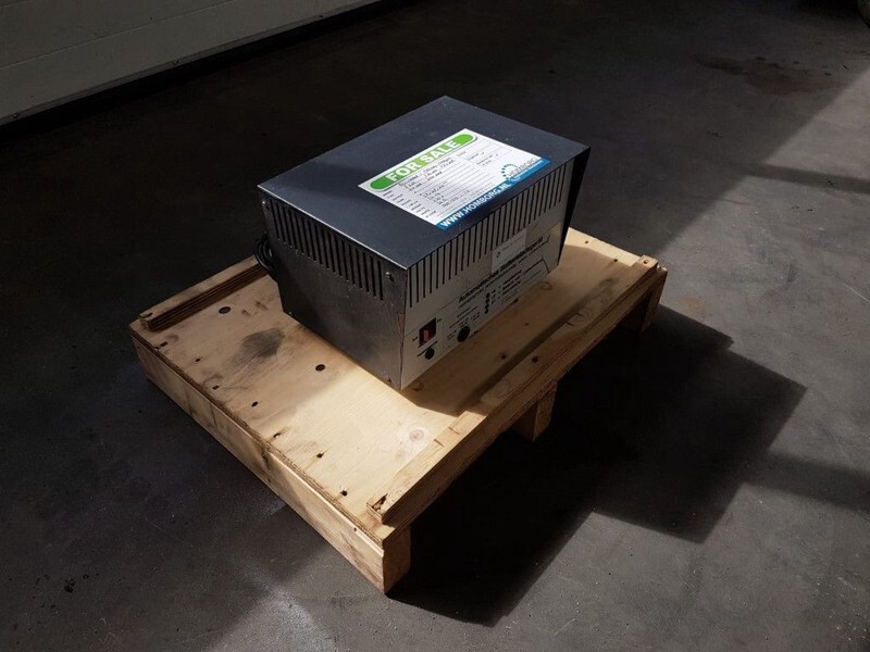 Acculader 24 Volt Acculader 230 Volt Battery Charger - Tool/ Equipment: picture 4 Acculader 24 Volt Acculader 230 Volt Battery Charger - Tool/ Equipment: picture 4