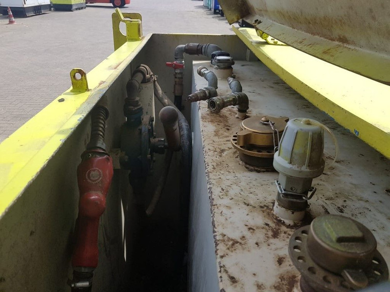 Dieseltank Steenbergen 2000 liter Kiwa IBC Dieseltank met handpomp - Storage tank: picture 5 Dieseltank Steenbergen 2000 liter Kiwa IBC Dieseltank met handpomp - Storage tank: picture 5