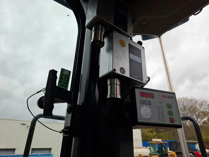 Wheel loader Caterpillar 966M: picture 12