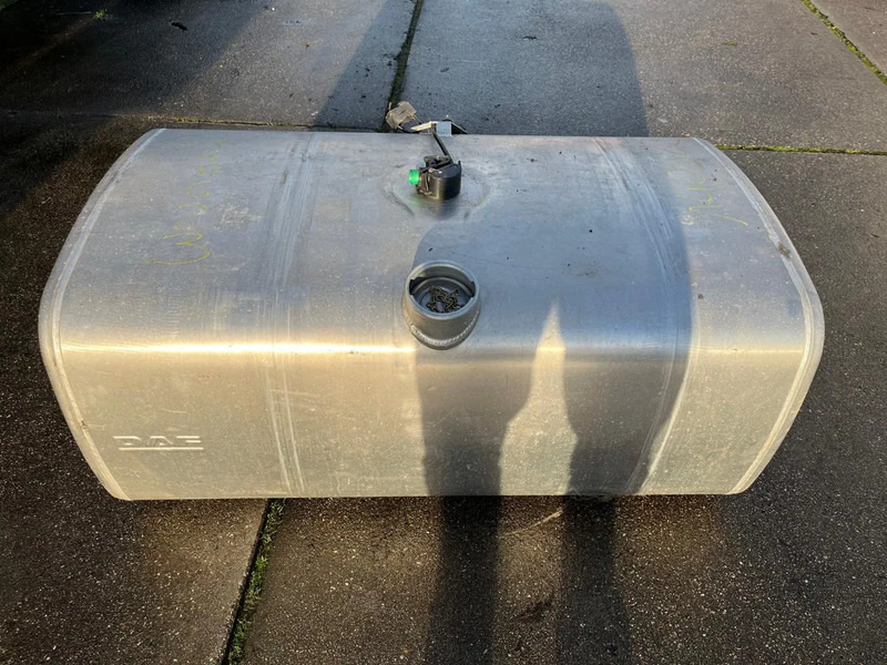 DAF Brandstoftank Diesel 340L 1681816 - Fuel tank for Truck: picture 1 DAF Brandstoftank Diesel 340L 1681816 - Fuel tank for Truck: picture 1