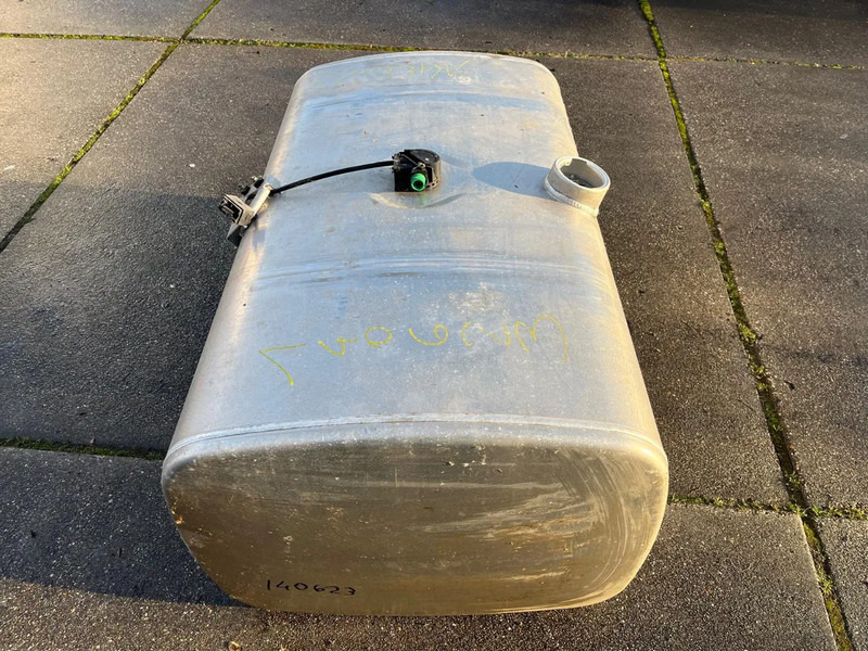 DAF Brandstoftank Diesel 340L 1681816 - Fuel tank for Truck: picture 2 DAF Brandstoftank Diesel 340L 1681816 - Fuel tank for Truck: picture 2