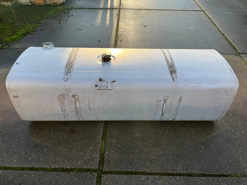 DAF Brandstoftank Diesel 750L L201 B67 H62 - Fuel tank for Truck: picture 3 DAF Brandstoftank Diesel 750L L201 B67 H62 - Fuel tank for Truck: picture 3