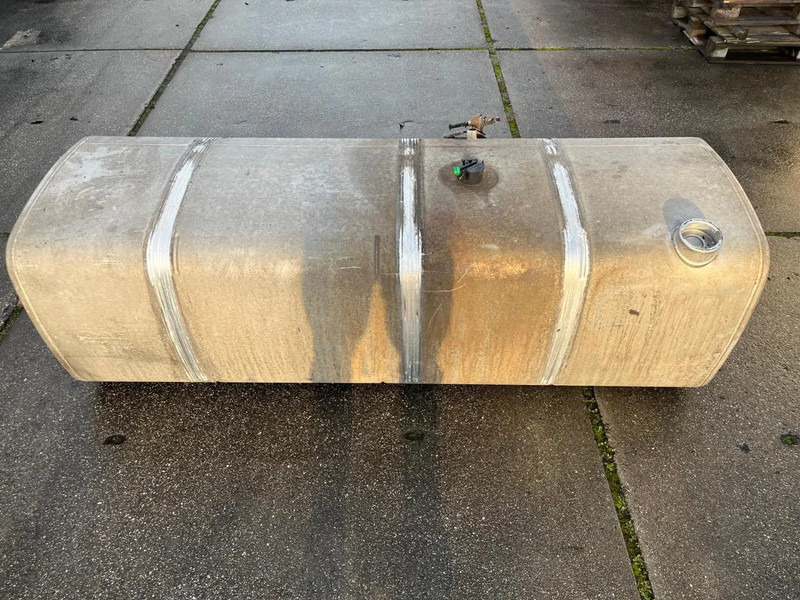 DAF Brandstoftank Diesel 750L L201 B67 H62 - Fuel tank for Truck: picture 1 DAF Brandstoftank Diesel 750L L201 B67 H62 - Fuel tank for Truck: picture 1