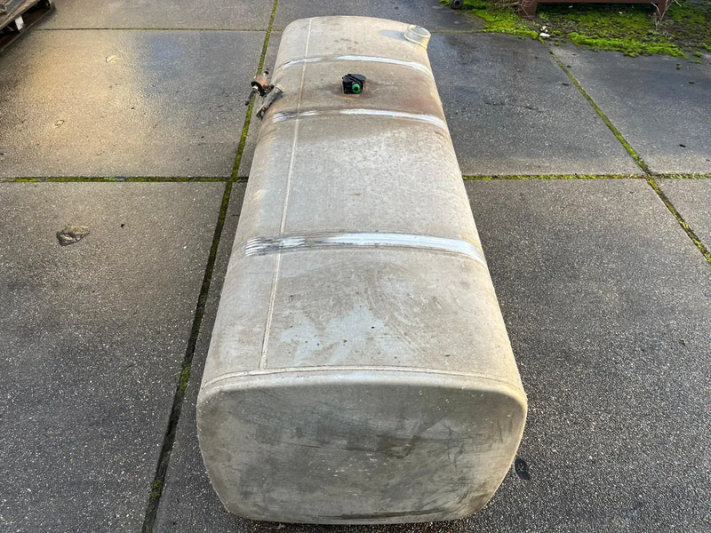 DAF Brandstoftank Diesel 750L L201 B67 H62 - Fuel tank for Truck: picture 2 DAF Brandstoftank Diesel 750L L201 B67 H62 - Fuel tank for Truck: picture 2