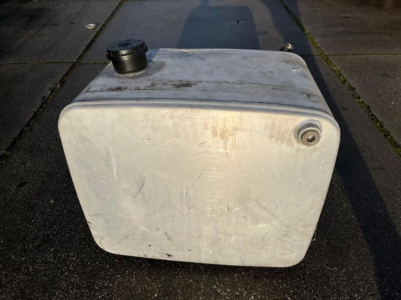 DAF Hydrauliek tank L70 B50 H62 - Fuel tank for Truck: picture 2 DAF Hydrauliek tank L70 B50 H62 - Fuel tank for Truck: picture 2