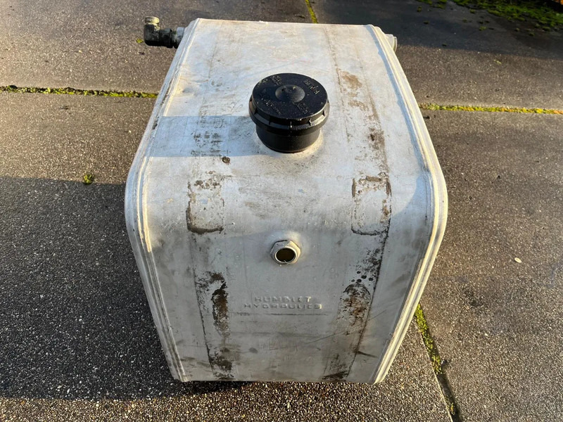 DAF Hydrauliek tank L70 B50 H62 - Fuel tank for Truck: picture 1 DAF Hydrauliek tank L70 B50 H62 - Fuel tank for Truck: picture 1