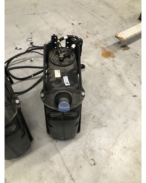 Mercedes-Benz Ad-blue tank met vlotter en steun - AdBlue tank for Truck: picture 3 Mercedes-Benz Ad-blue tank met vlotter en steun - AdBlue tank for Truck: picture 3