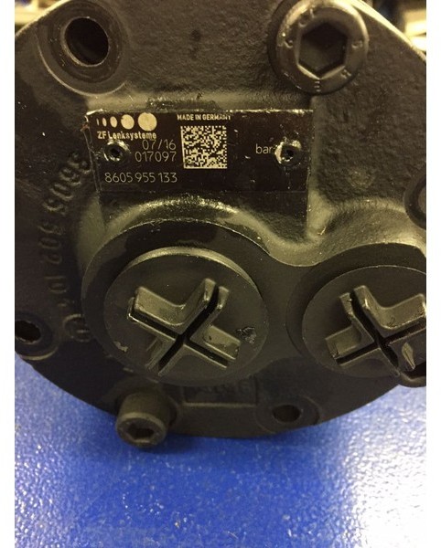 ZF Stuuroliepomp 8605955133 - Steering pump: picture 2 ZF Stuuroliepomp 8605955133 - Steering pump: picture 2