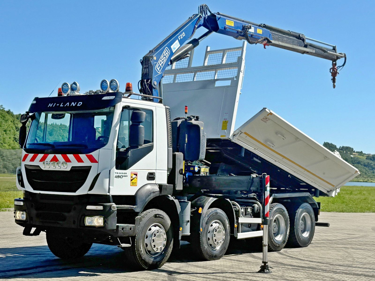 Iveco TRAKKER 450 * FASSI F215A.0.22 + FUNK / 8x4 *TOP - Tipper, Crane truck: picture 3 Iveco TRAKKER 450 * FASSI F215A.0.22 + FUNK / 8x4 *TOP - Tipper, Crane truck: picture 3