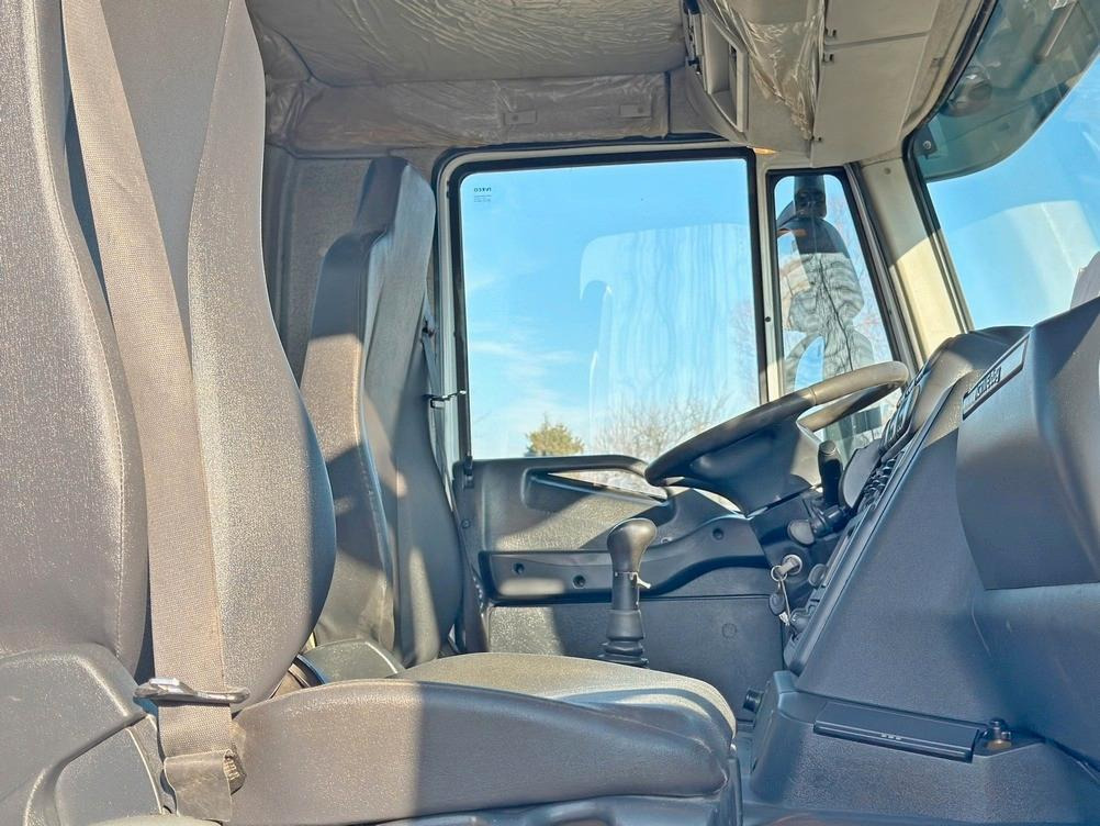 Tipper, Crane truck Iveco TRAKKER * HIAB 211 E - 6 HIDUO+ FUNK / 8x4 *TOP: picture 11 Tipper, Crane truck Iveco TRAKKER * HIAB 211 E - 6 HIDUO+ FUNK / 8x4 *TOP: picture 11