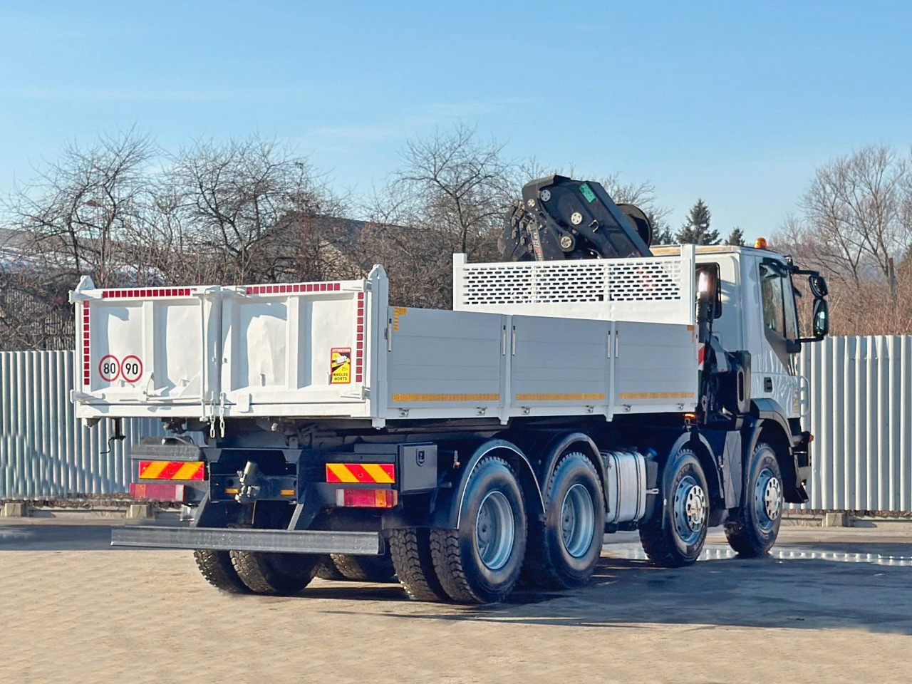 Tipper, Crane truck Iveco TRAKKER * HIAB 211 E - 6 HIDUO+ FUNK / 8x4 *TOP: picture 7 Tipper, Crane truck Iveco TRAKKER * HIAB 211 E - 6 HIDUO+ FUNK / 8x4 *TOP: picture 7