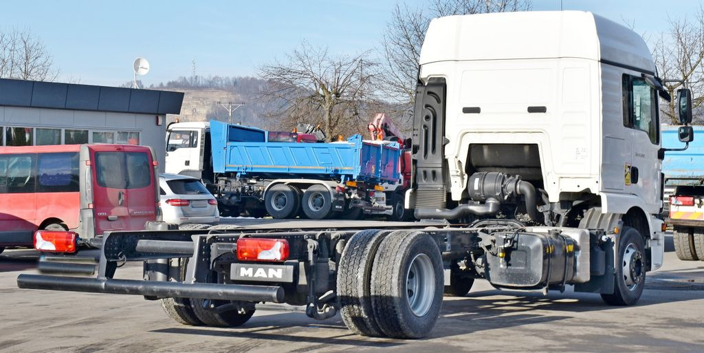 MAN TGM 12.290* FAHRGESTELL 6,30 m * TOPZUSTAND - Cab chassis truck: picture 3 MAN TGM 12.290* FAHRGESTELL 6,30 m * TOPZUSTAND - Cab chassis truck: picture 3