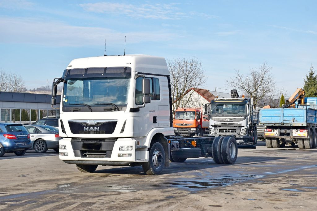 MAN TGM 12.290* FAHRGESTELL 6,30 m * TOPZUSTAND - Cab chassis truck: picture 2 MAN TGM 12.290* FAHRGESTELL 6,30 m * TOPZUSTAND - Cab chassis truck: picture 2
