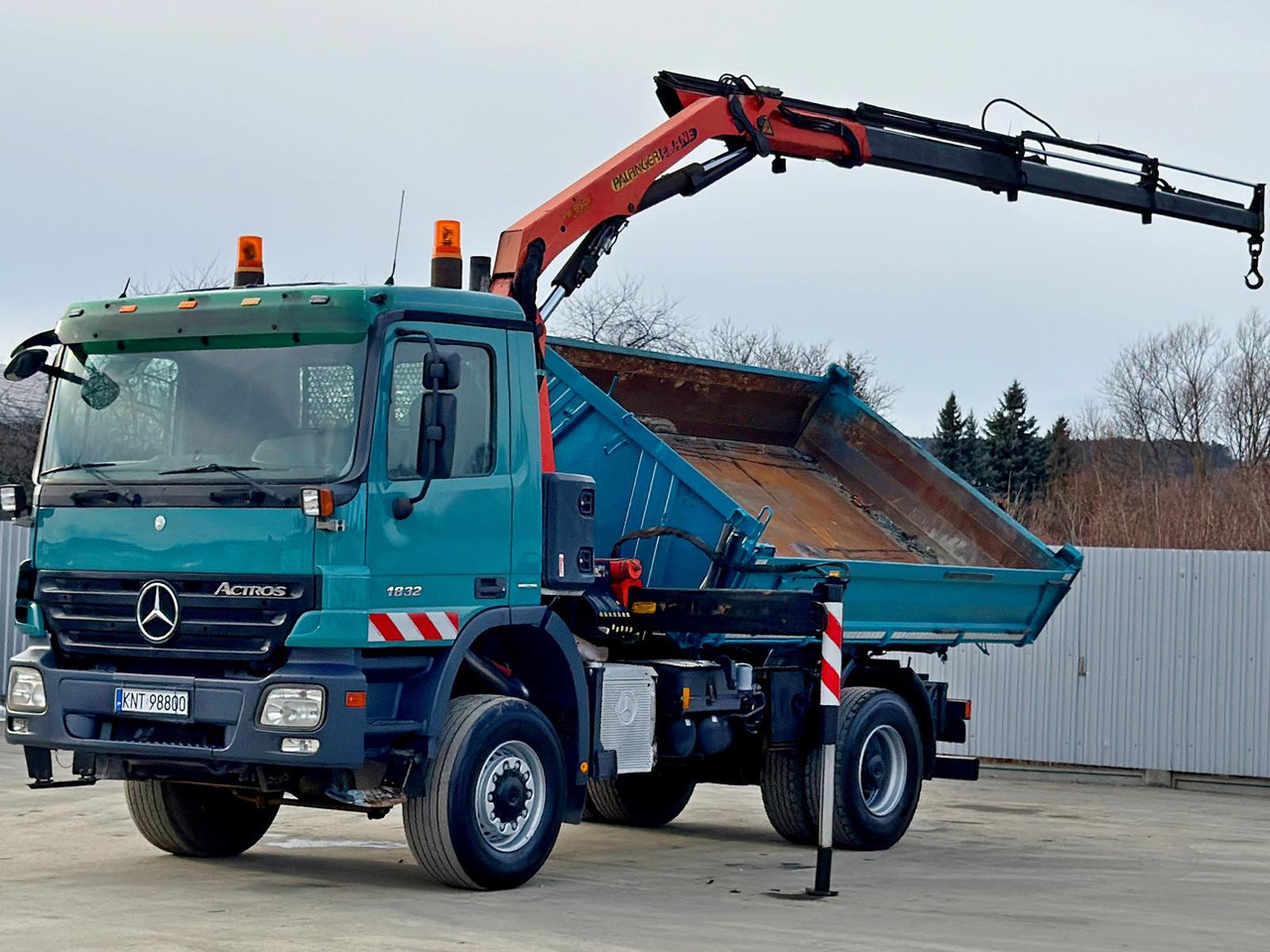 Mercedes-Benz ACTROS 1832 * KIPPER 4,00 m + PK 9501 * 4x4 - Tipper, Crane truck: picture 3 Mercedes-Benz ACTROS 1832 * KIPPER 4,00 m + PK 9501 * 4x4 - Tipper, Crane truck: picture 3