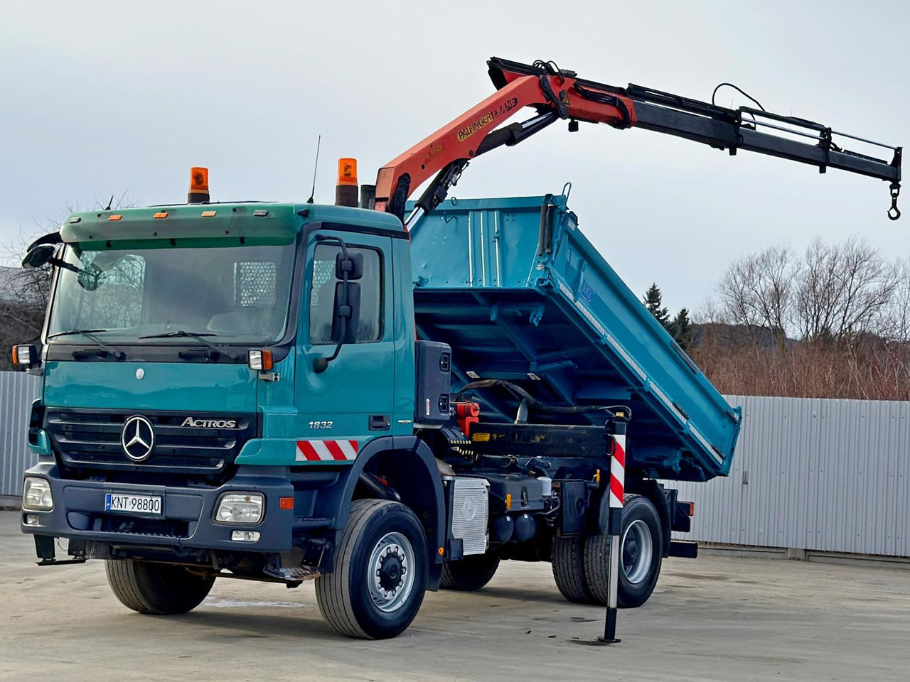 Mercedes-Benz ACTROS 1832 * KIPPER 4,00 m + PK 9501 * 4x4 - Crane truck: picture 2 Mercedes-Benz ACTROS 1832 * KIPPER 4,00 m + PK 9501 * 4x4 - Crane truck: picture 2