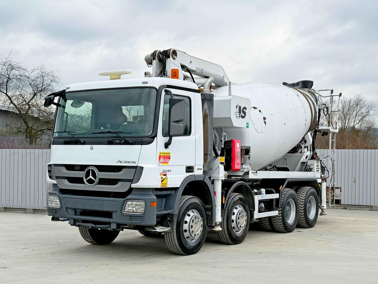 Mercedes-Benz ACTROS 3241 * Betonpumpe 24 m + FUNK / 8x4 - Concrete pump truck: picture 2 Mercedes-Benz ACTROS 3241 * Betonpumpe 24 m + FUNK / 8x4 - Concrete pump truck: picture 2
