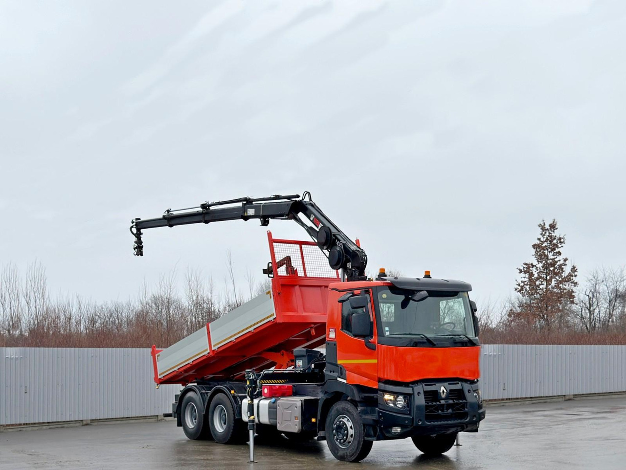 Renault C 430 *KIPPER 5,60m* HIAB 144 BS - 3 HIDUO* 6x4 - Tipper, Crane truck: picture 2 Renault C 430 *KIPPER 5,60m* HIAB 144 BS - 3 HIDUO* 6x4 - Tipper, Crane truck: picture 2