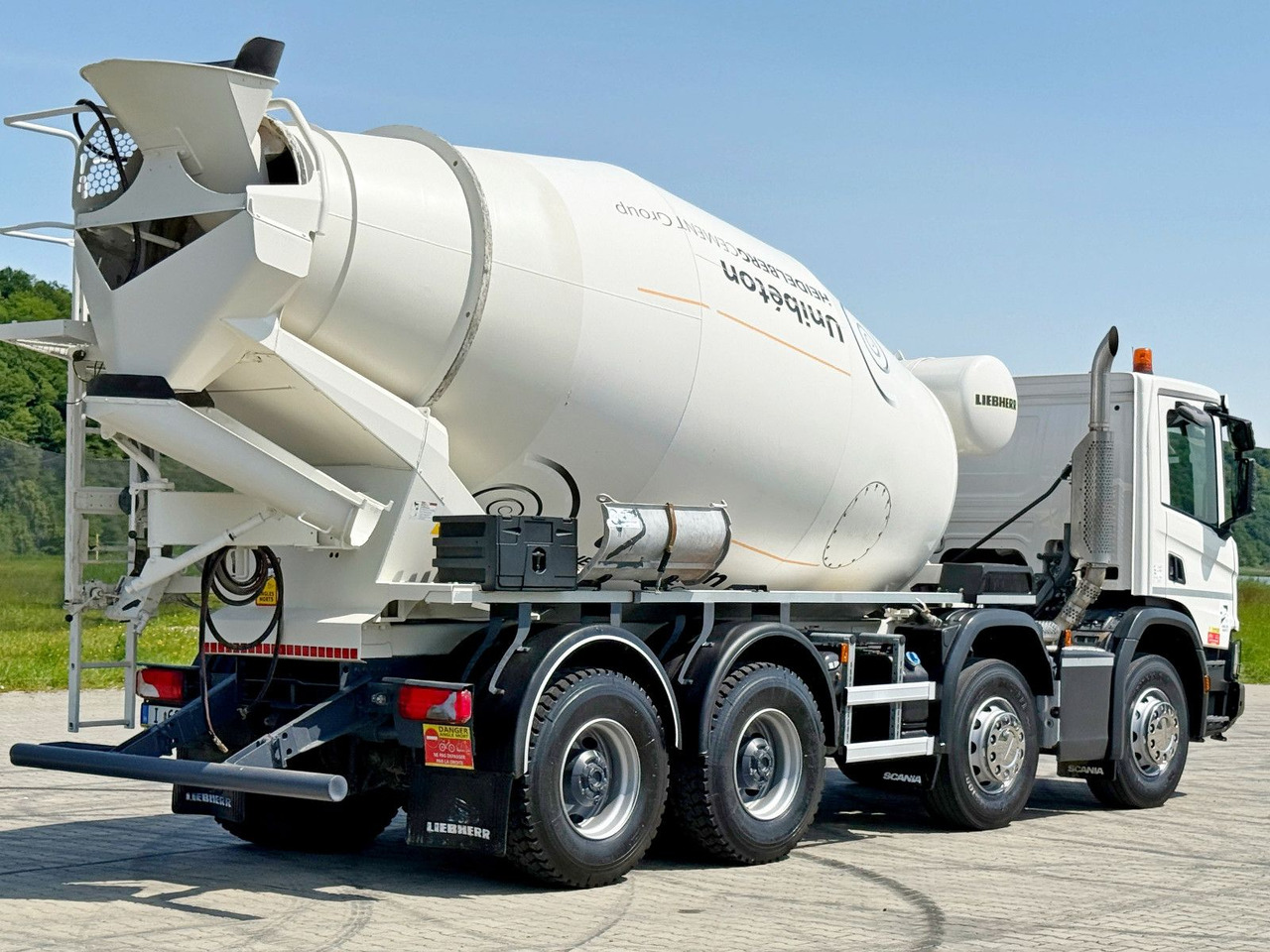 Scania P 410 XT * Betonmischer * 8x4 * TOPZUSTAND - Concrete mixer truck: picture 5 Scania P 410 XT * Betonmischer * 8x4 * TOPZUSTAND - Concrete mixer truck: picture 5