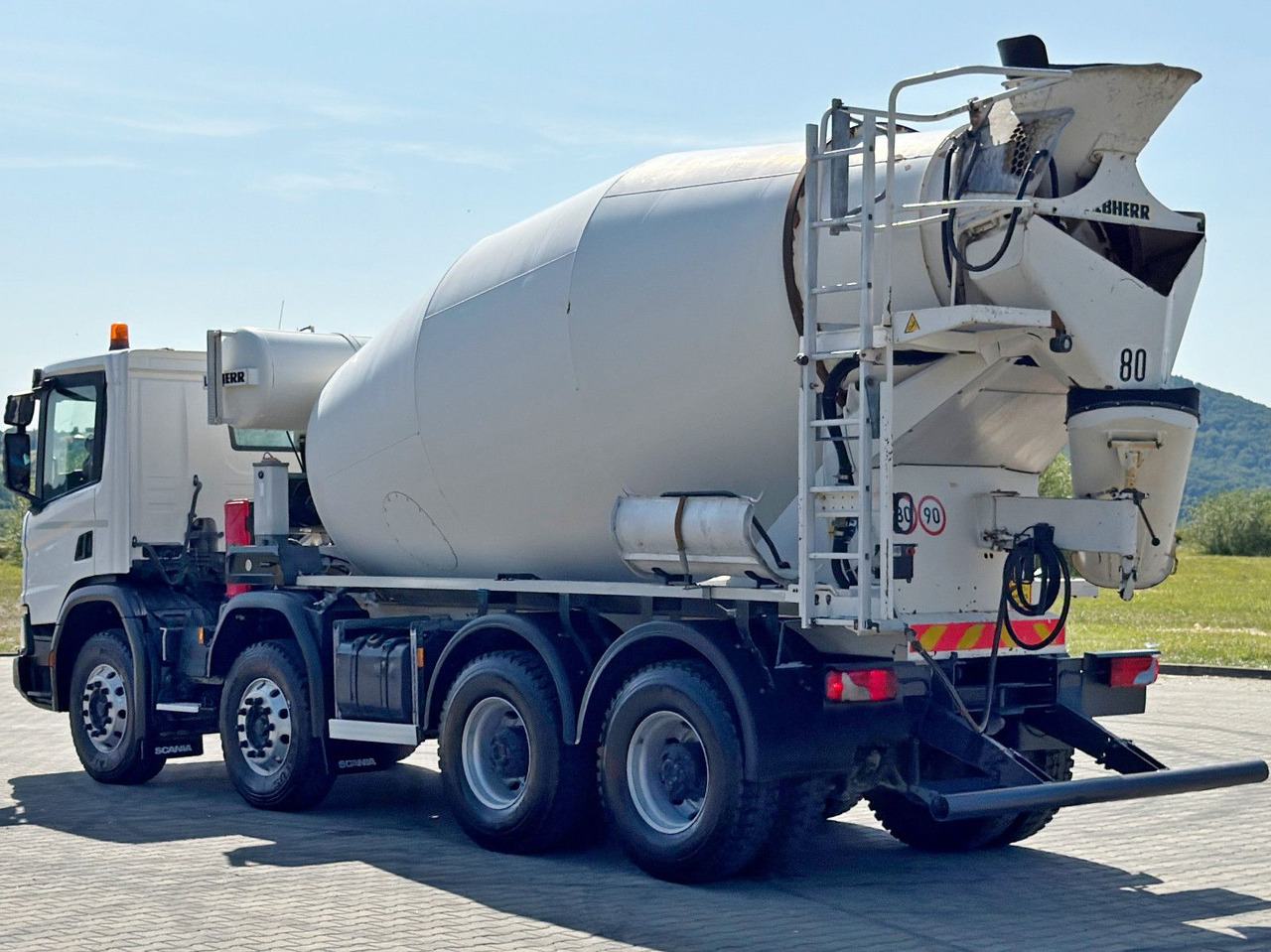 Scania P 450 * Betonmischer * 8x4 * TOPZUSTAND - Concrete mixer truck: picture 5 Scania P 450 * Betonmischer * 8x4 * TOPZUSTAND - Concrete mixer truck: picture 5