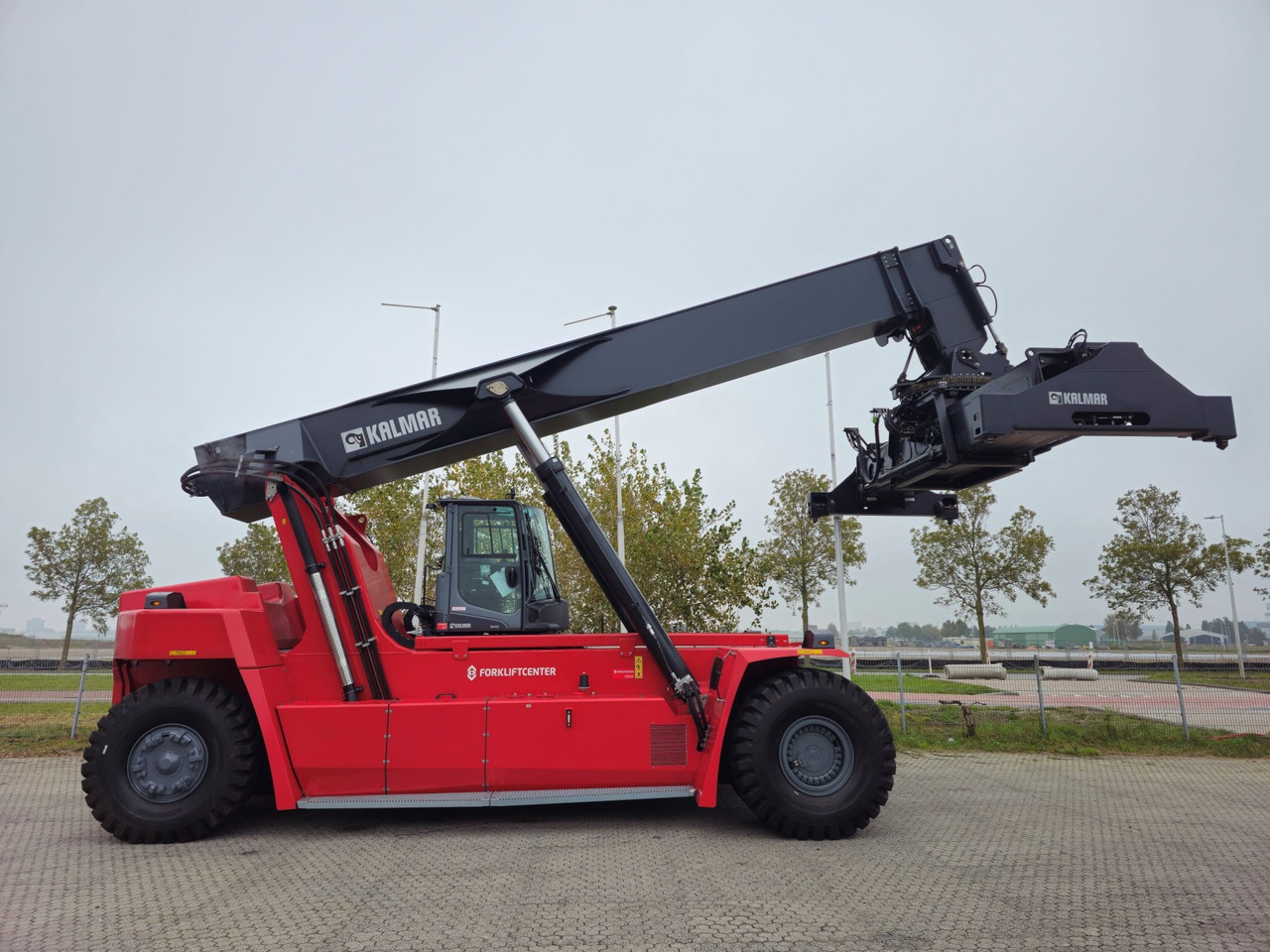 Reach stacker KALMAR DRG450-65S5: picture 1