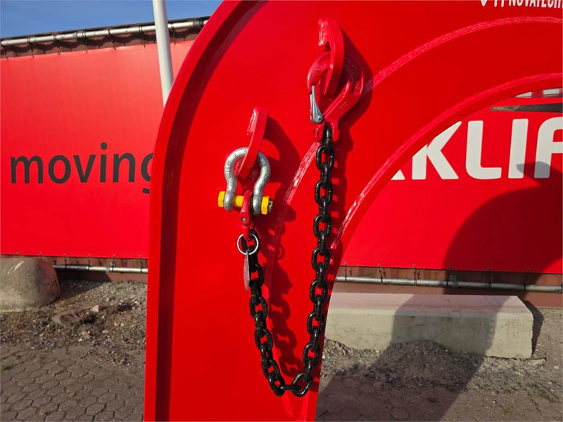 Novatech Gooseneck Safety Chains - Material handling equipment: picture 1 Novatech Gooseneck Safety Chains - Material handling equipment: picture 1