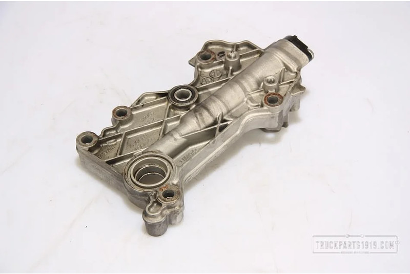 Mercedes-Benz Engines & Parts Oliekoelerhuis used - Engine and parts for Truck: picture 1 Mercedes-Benz Engines & Parts Oliekoelerhuis used - Engine and parts for Truck: picture 1