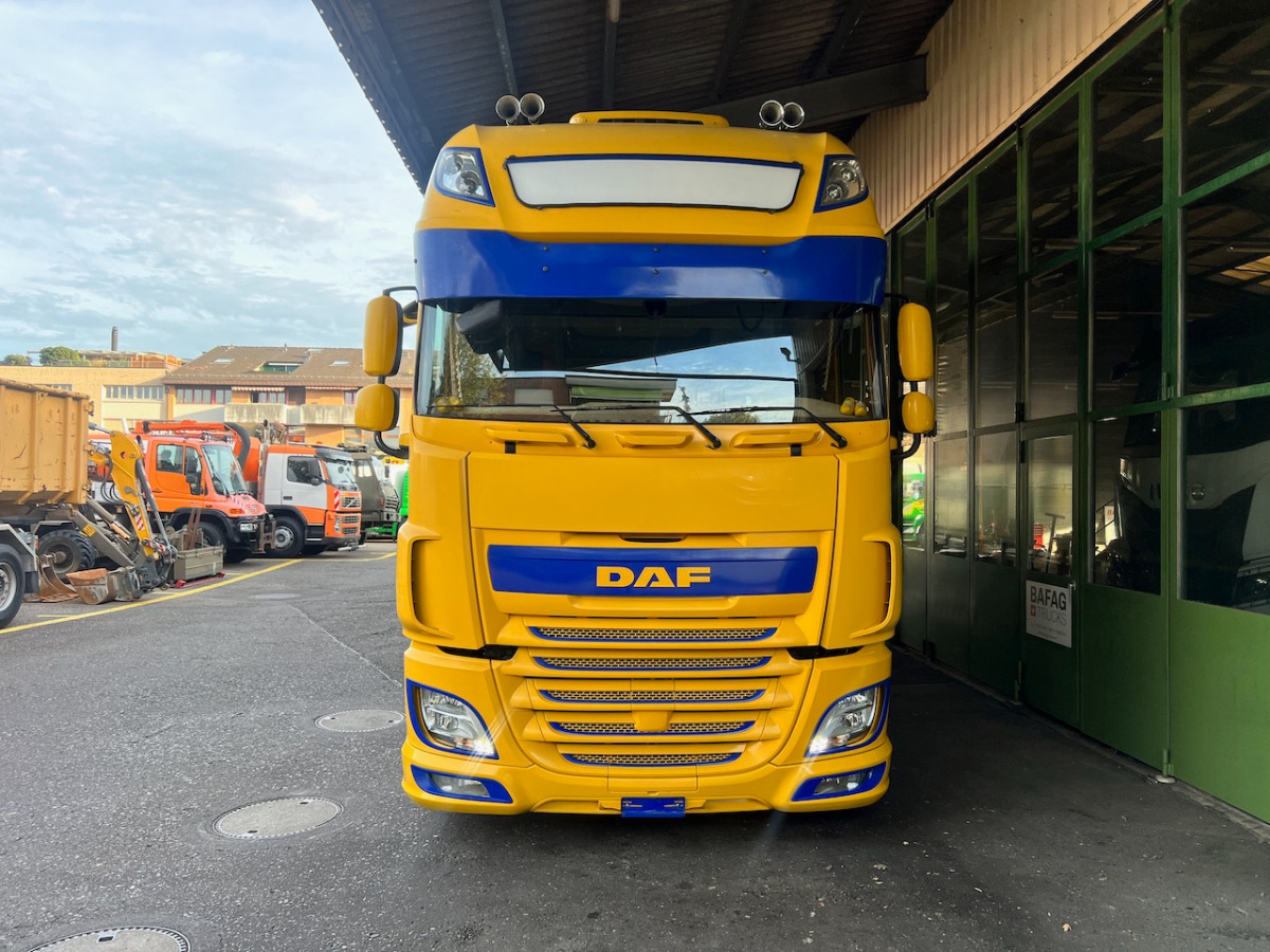 DAF XF 510 Jumbo - Curtainsider truck: picture 2 DAF XF 510 Jumbo - Curtainsider truck: picture 2