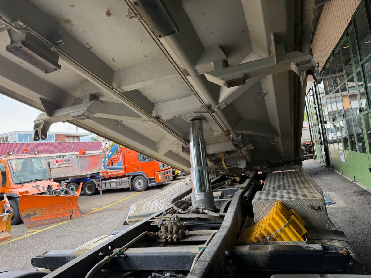 Tipper MAN TGS 35.480 8x4: picture 16 Tipper MAN TGS 35.480 8x4: picture 16