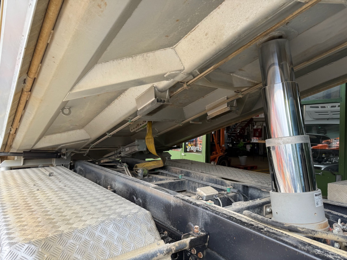 Tipper MAN TGS 35.480 8x4: picture 17 Tipper MAN TGS 35.480 8x4: picture 17