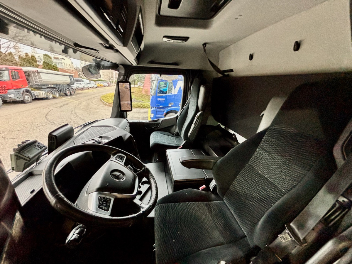 MERCEDES Actros 1843 - Box truck: picture 4 MERCEDES Actros 1843 - Box truck: picture 4