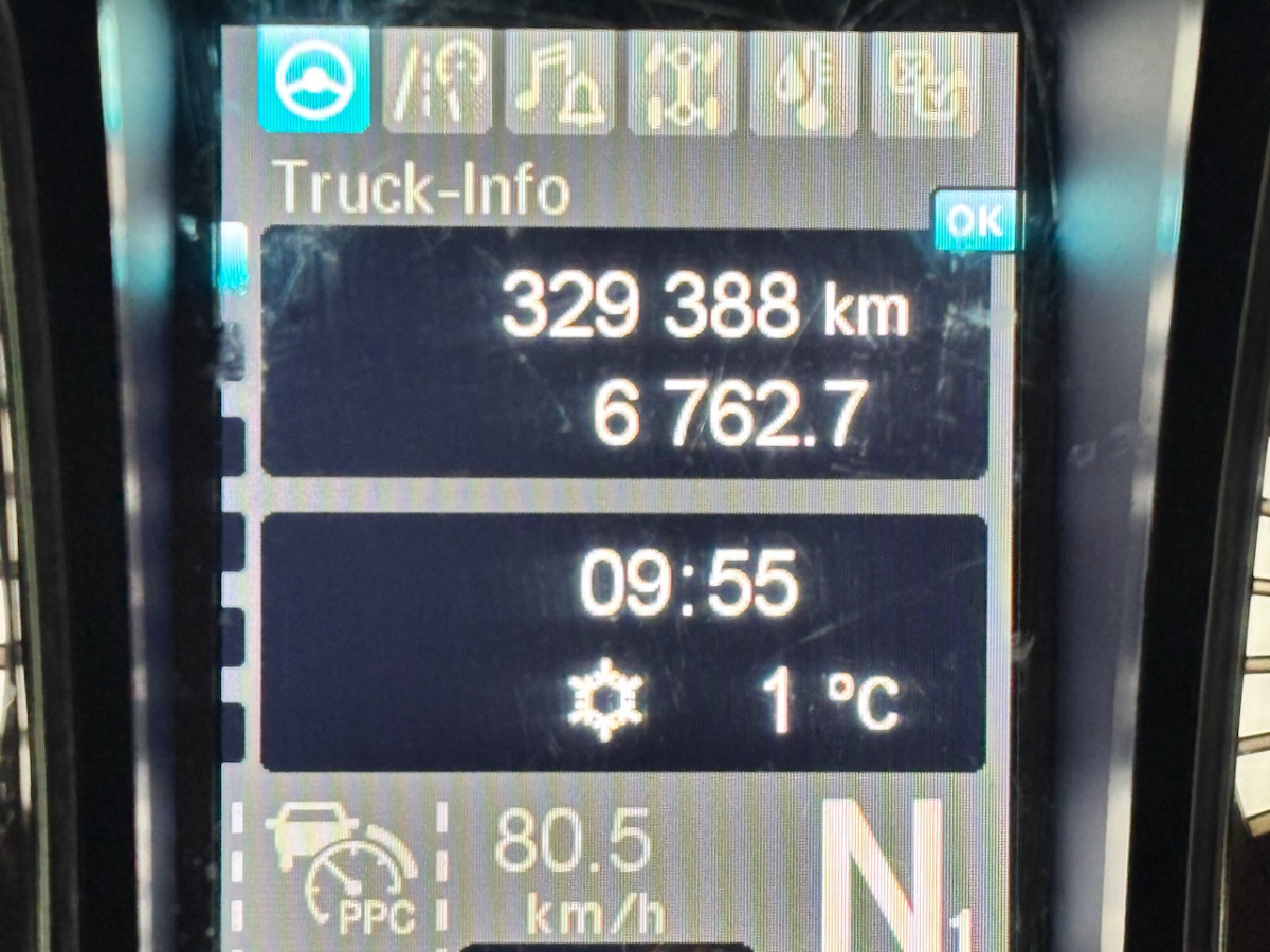 Container transporter/ Swap body truck MERCEDES Actros 2543 6x2 Container Transport: picture 8