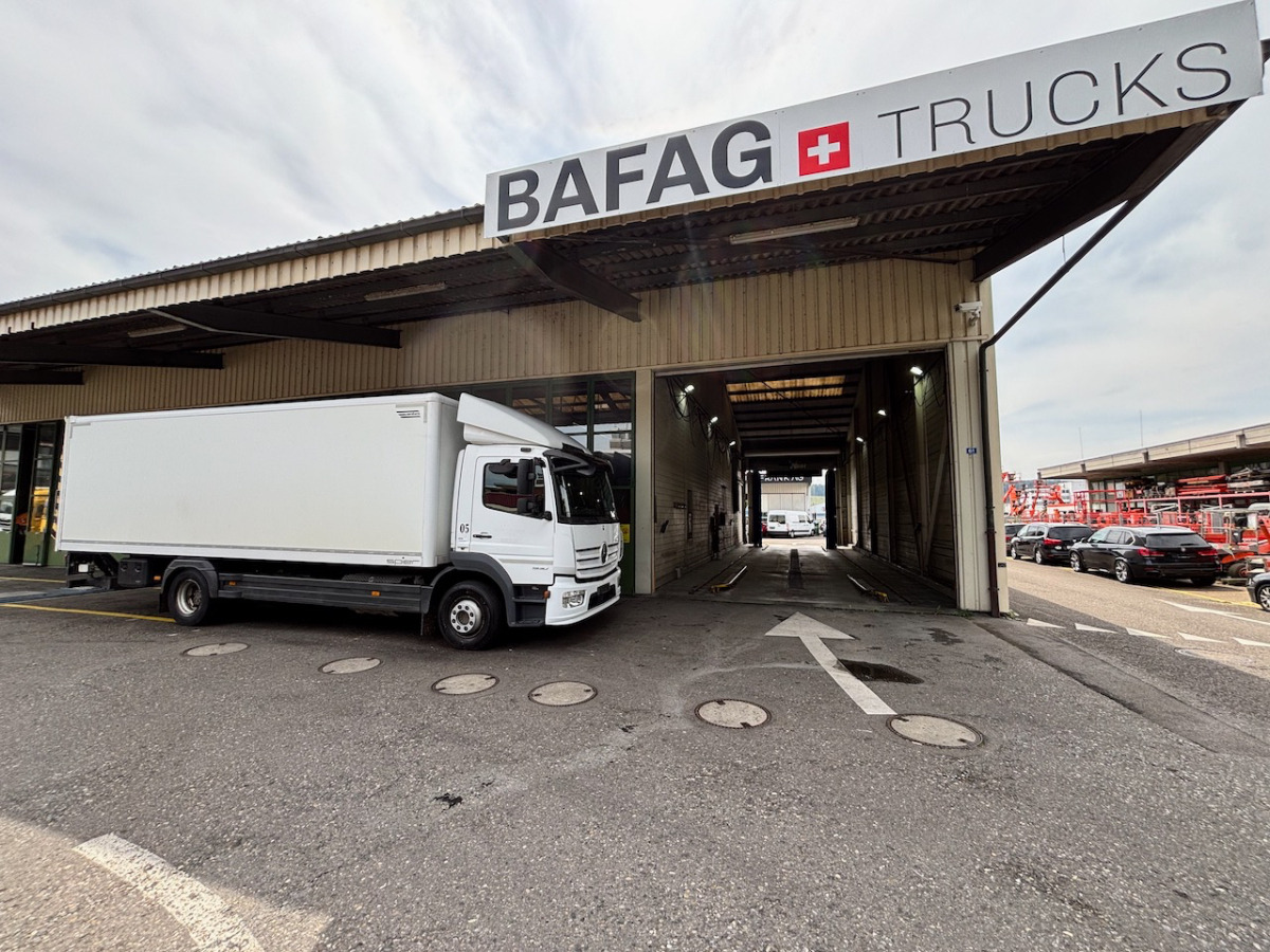 MERCEDES Atego 1530 - Box truck: picture 2 MERCEDES Atego 1530 - Box truck: picture 2