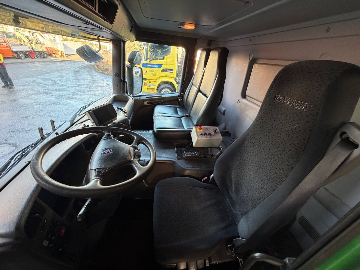 SCANIA P320DB - Garbage truck: picture 4 SCANIA P320DB - Garbage truck: picture 4