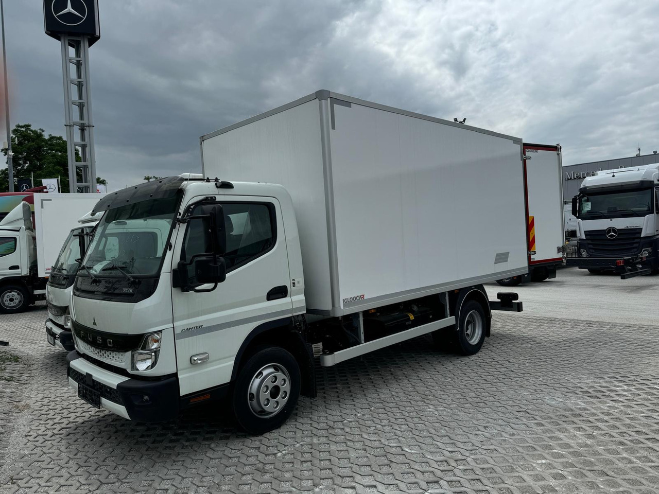 Mitsubishi Canter FUSO 70C18 Isotherm Koffer - Isothermal truck: picture 2 Mitsubishi Canter FUSO 70C18 Isotherm Koffer - Isothermal truck: picture 2