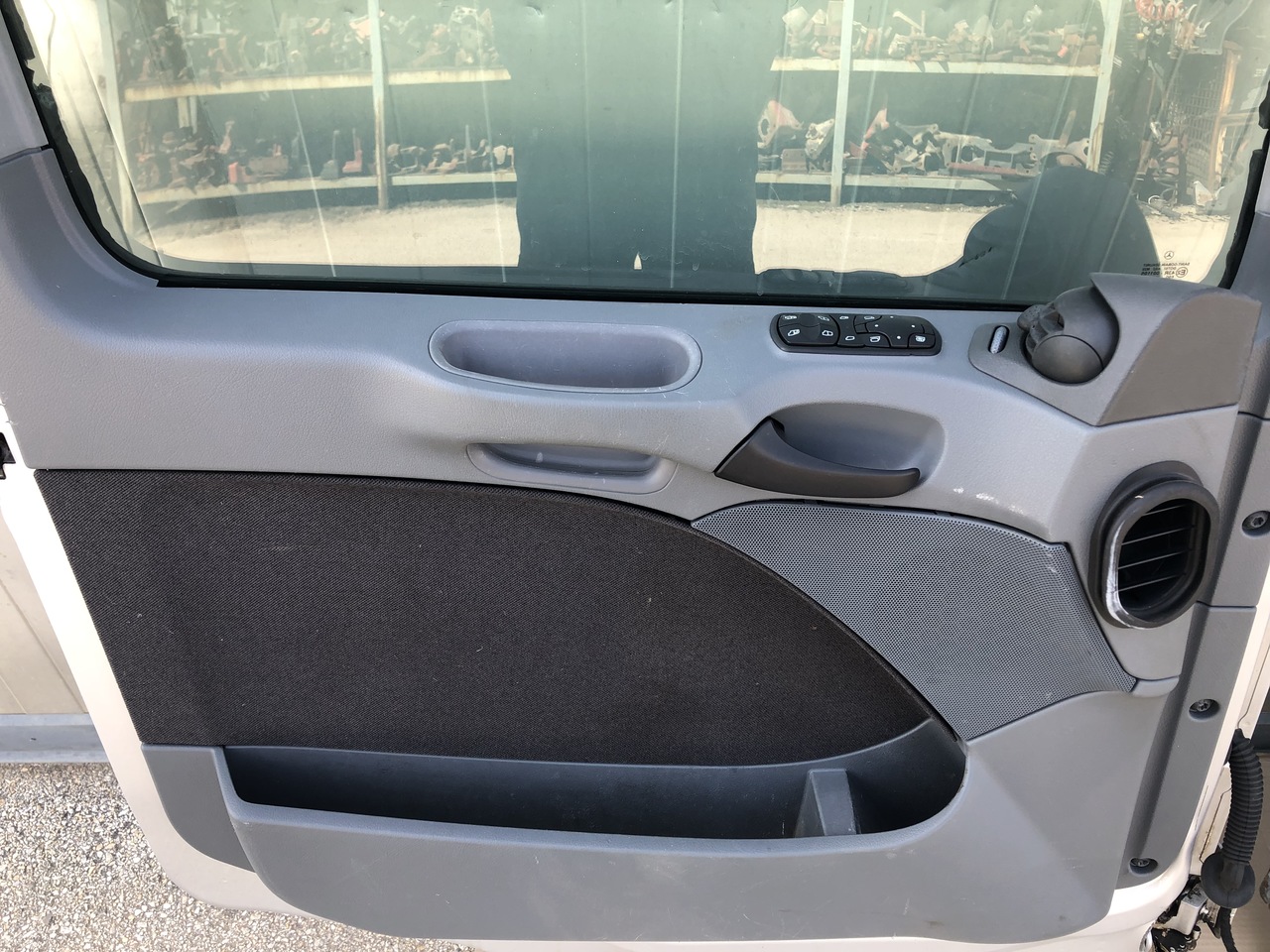 DOOR ACTROS MP2-3 LEFT AND RIGHT MEGA SPACE CAB - Door and parts for Truck: picture 4 DOOR ACTROS MP2-3 LEFT AND RIGHT MEGA SPACE CAB - Door and parts for Truck: picture 4