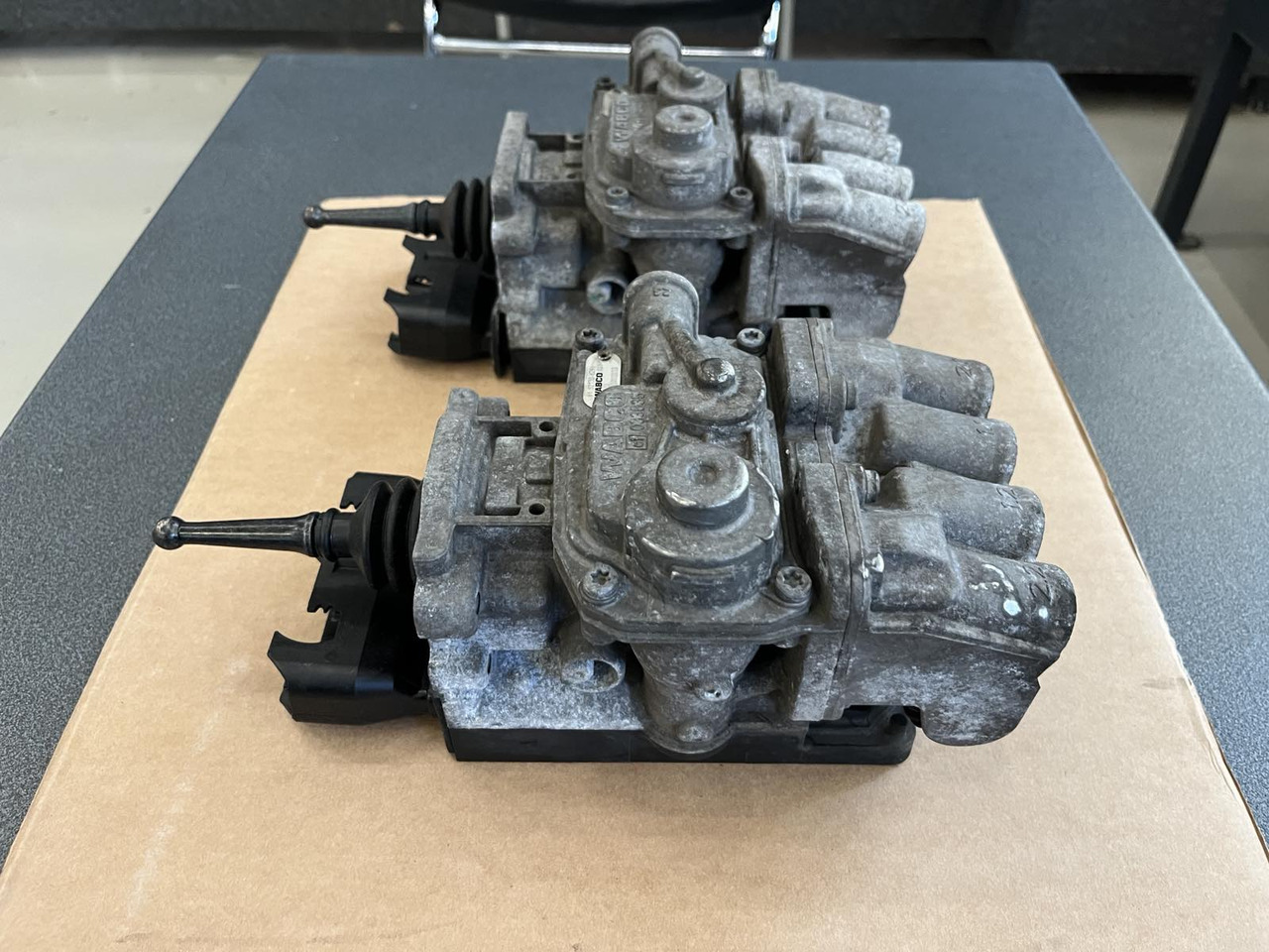 FOOT BRAKE VALVE ELECTRONIC BRAKE SYSTEM MAN TGM-TGL - Brake parts for Truck: picture 2 FOOT BRAKE VALVE ELECTRONIC BRAKE SYSTEM MAN TGM-TGL - Brake parts for Truck: picture 2