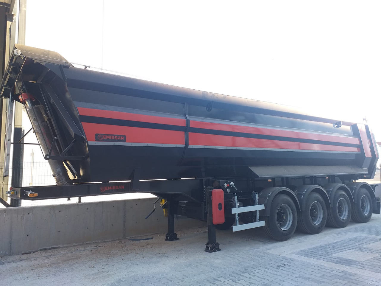 EMIRSAN SELF-STEERING, 4 AXLE U TYPE TIPPER - Tipper semi-trailer: picture 5 EMIRSAN SELF-STEERING, 4 AXLE U TYPE TIPPER - Tipper semi-trailer: picture 5