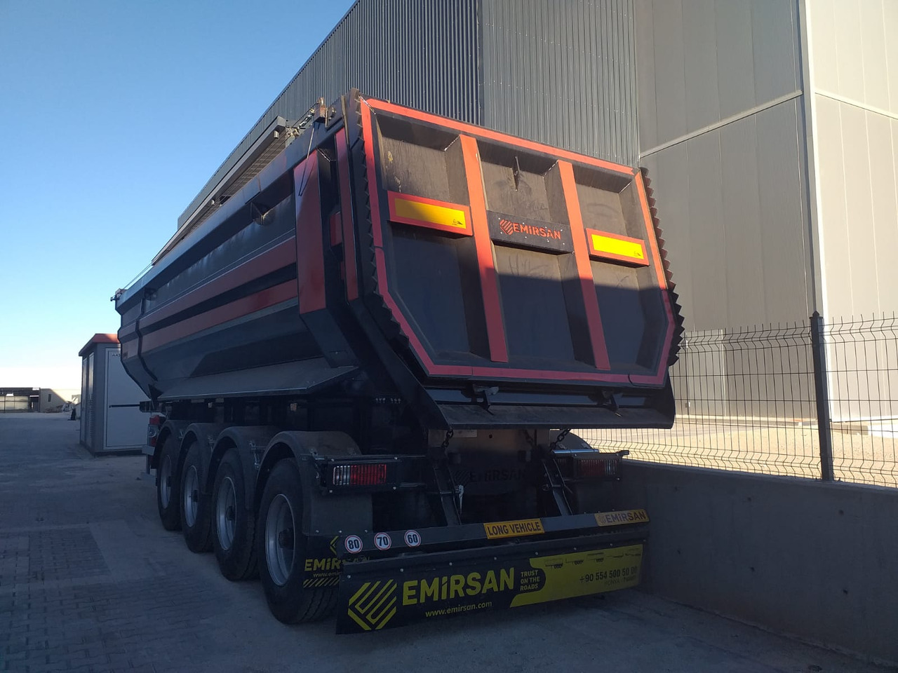 New Tipper semi-trailer EMIRSAN SELF-STEERING, 4 AXLE U TYPE TIPPER: picture 6 New Tipper semi-trailer EMIRSAN SELF-STEERING, 4 AXLE U TYPE TIPPER: picture 6