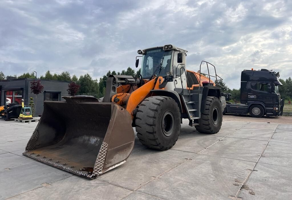Liebherr L 566 - Wheel loader: picture 2 Liebherr L 566 - Wheel loader: picture 2