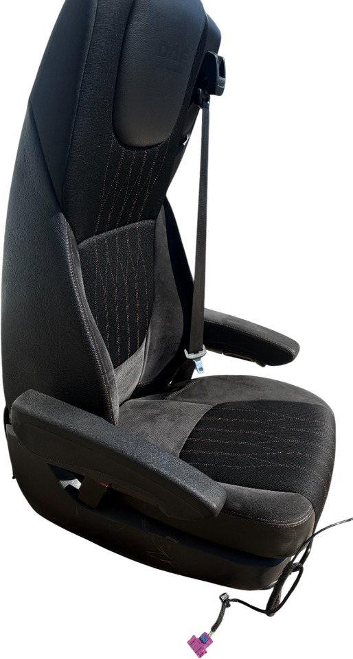 DAF BESTUURDERSZITPLAATS MET DAF LOGO GEBRUIKT 2437894U - Seat for Truck: picture 2 DAF BESTUURDERSZITPLAATS MET DAF LOGO GEBRUIKT 2437894U - Seat for Truck: picture 2