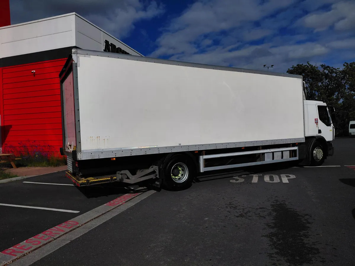 2019 Renault D18 Wide 4×2 18 Tonne - Box truck: picture 4 2019 Renault D18 Wide 4×2 18 Tonne - Box truck: picture 4